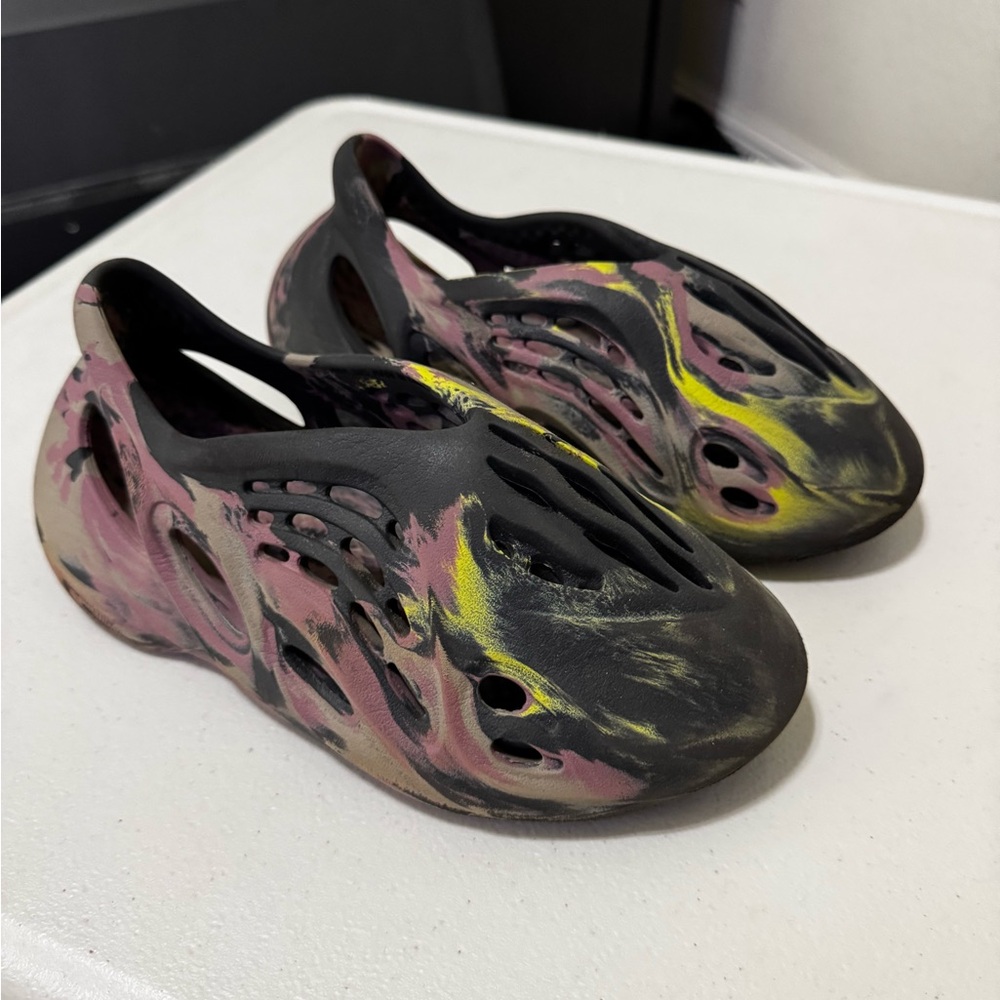 Yeezy Kids Black and Yellow Slip-On Slippers size 5